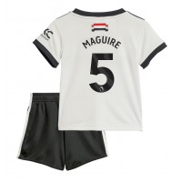 Camiseta Manchester United Harry Maguire #5 Tercera Equipación Replica 2024-25 para niños mangas cortas (+ Pantalones cortos)